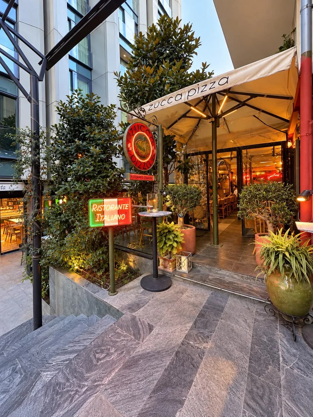 Zucca Pizza girişi